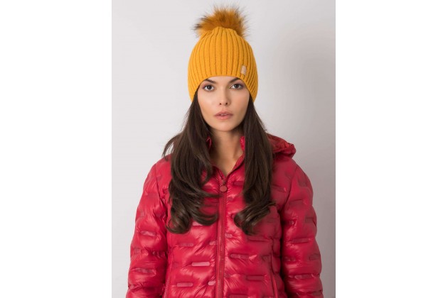 Casquette jaune foncé
