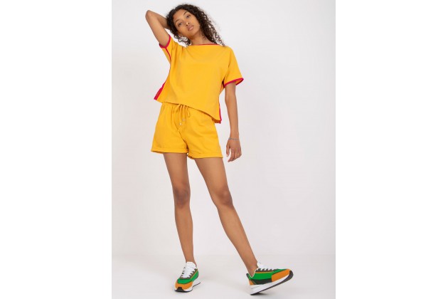 Ensemble jaune foncé