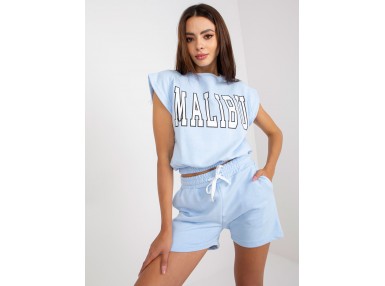 Ensemble bleu clair