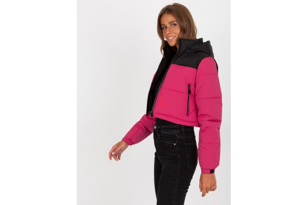 Veste noire et rouge