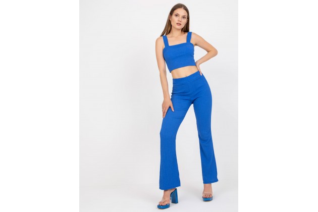 Ensemble bleu foncé
