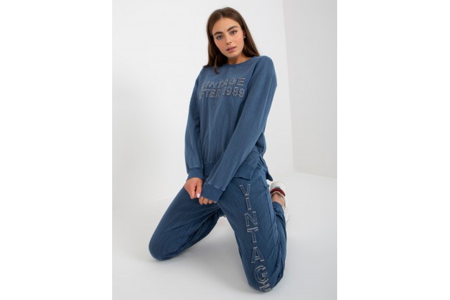 Ensemble bleu foncé