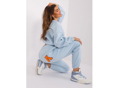 Ensemble bleu clair