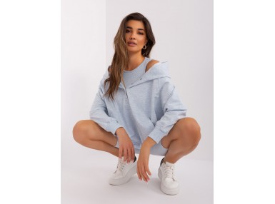 Ensemble bleu clair