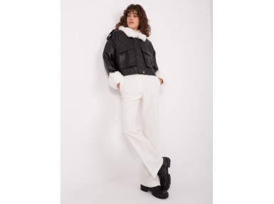 Veste noire et blanche