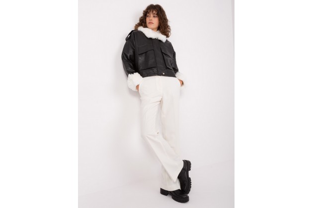 Veste noire et blanche