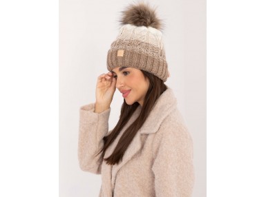 Bonnet avec un pompon - beige foncé